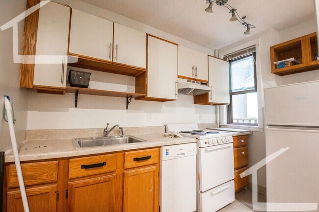 Building Photo - What a deal! Allston 1-bed with Heat/Hot Water Incl