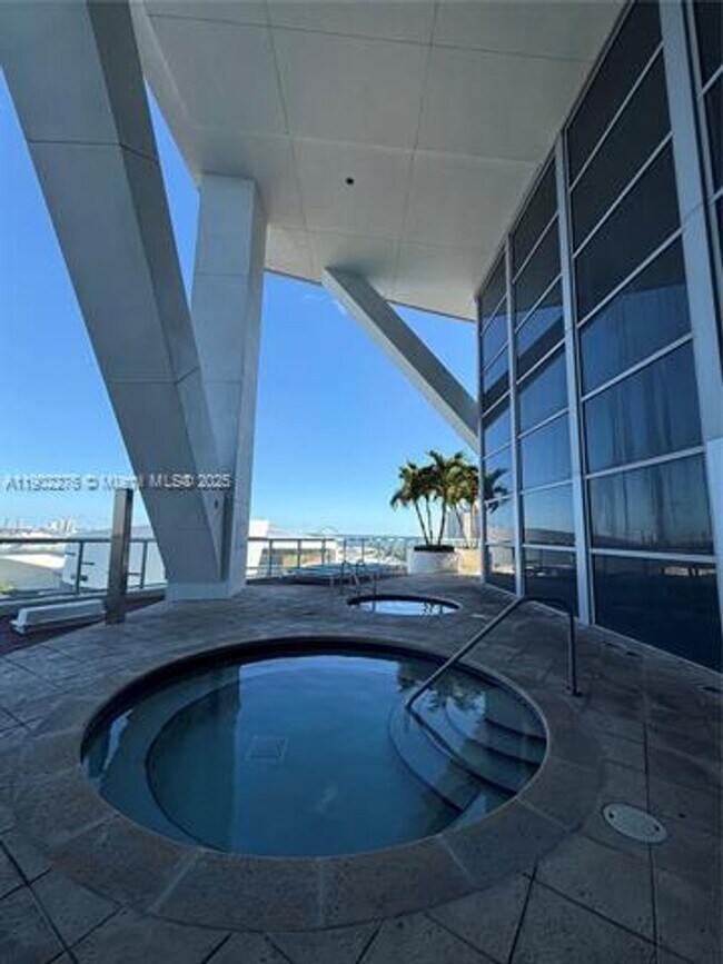 Building Photo - 888 Biscayne Blvd