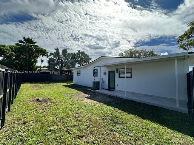 Building Photo - 19823 SW 119th Ct