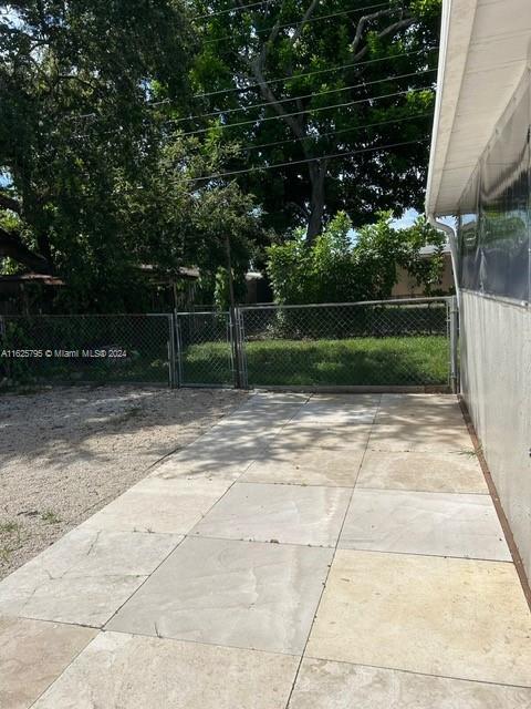 Building Photo - 5810 Hope St