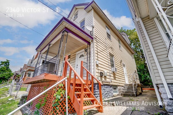 Building Photo - 2340 Victor St