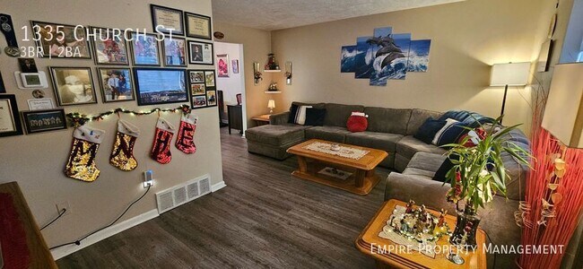 Building Photo - 3 Bedroom/1.5 Bathroom Town House in Fount...