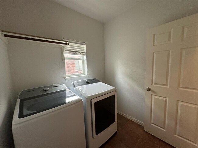 Building Photo - 1503 Rimstone Dr