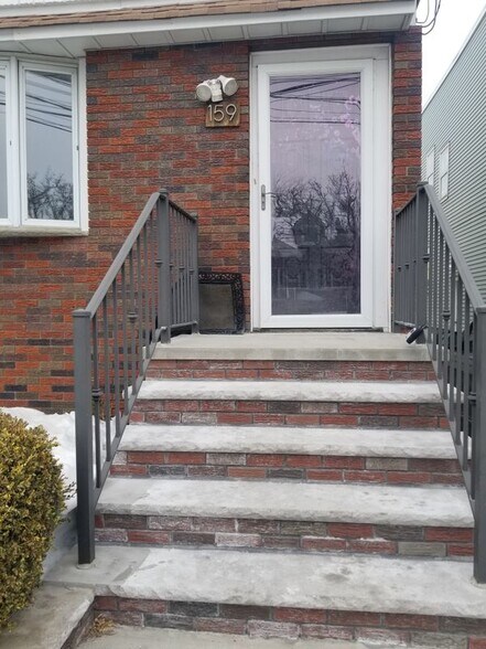 Building Photo - 159 W 10th St