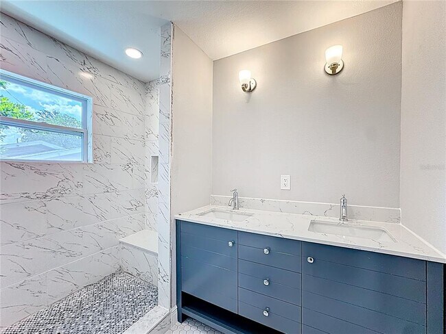 Building Photo - 2409 Drake Dr