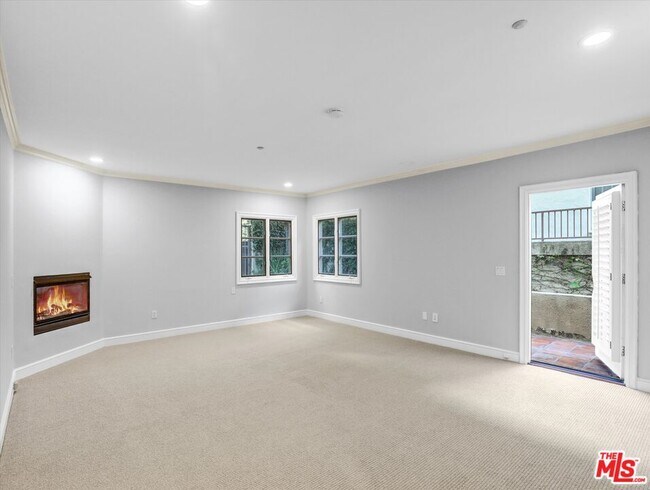 Building Photo - 277 S Spalding Dr