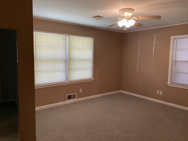 Building Photo - 2118 Carlton Way