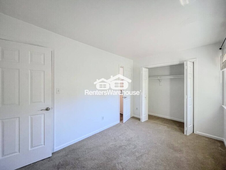 Building Photo - 1640 Fairfax Dr