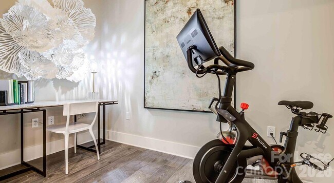 Building Photo - 2426 Vail Ave