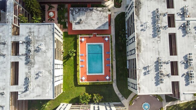 Building Photo - 10090 NW 80th Ct