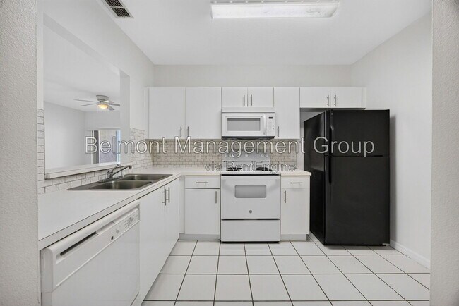 Building Photo - 13226 Galicia St