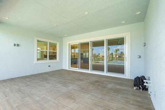 Building Photo - 9237 Crestview Cir