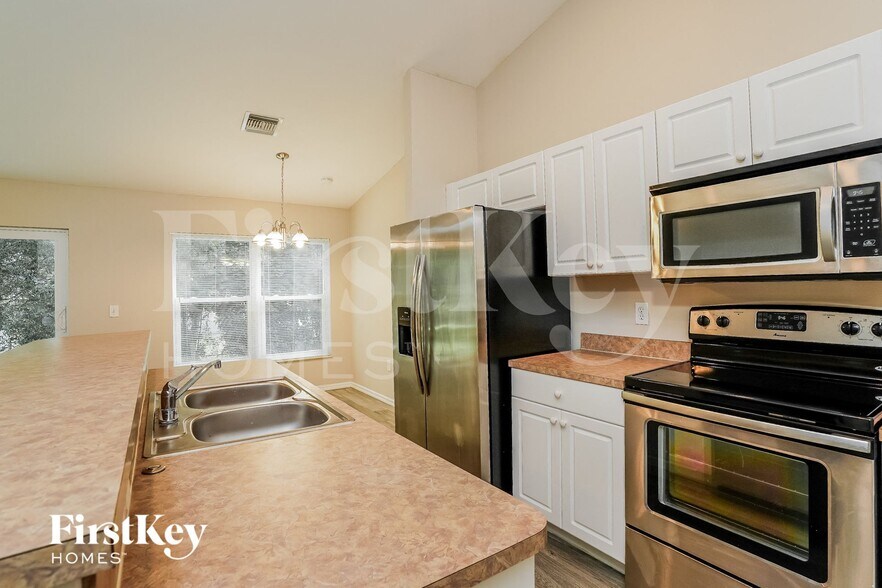 Building Photo - 18533 Orlando Rd