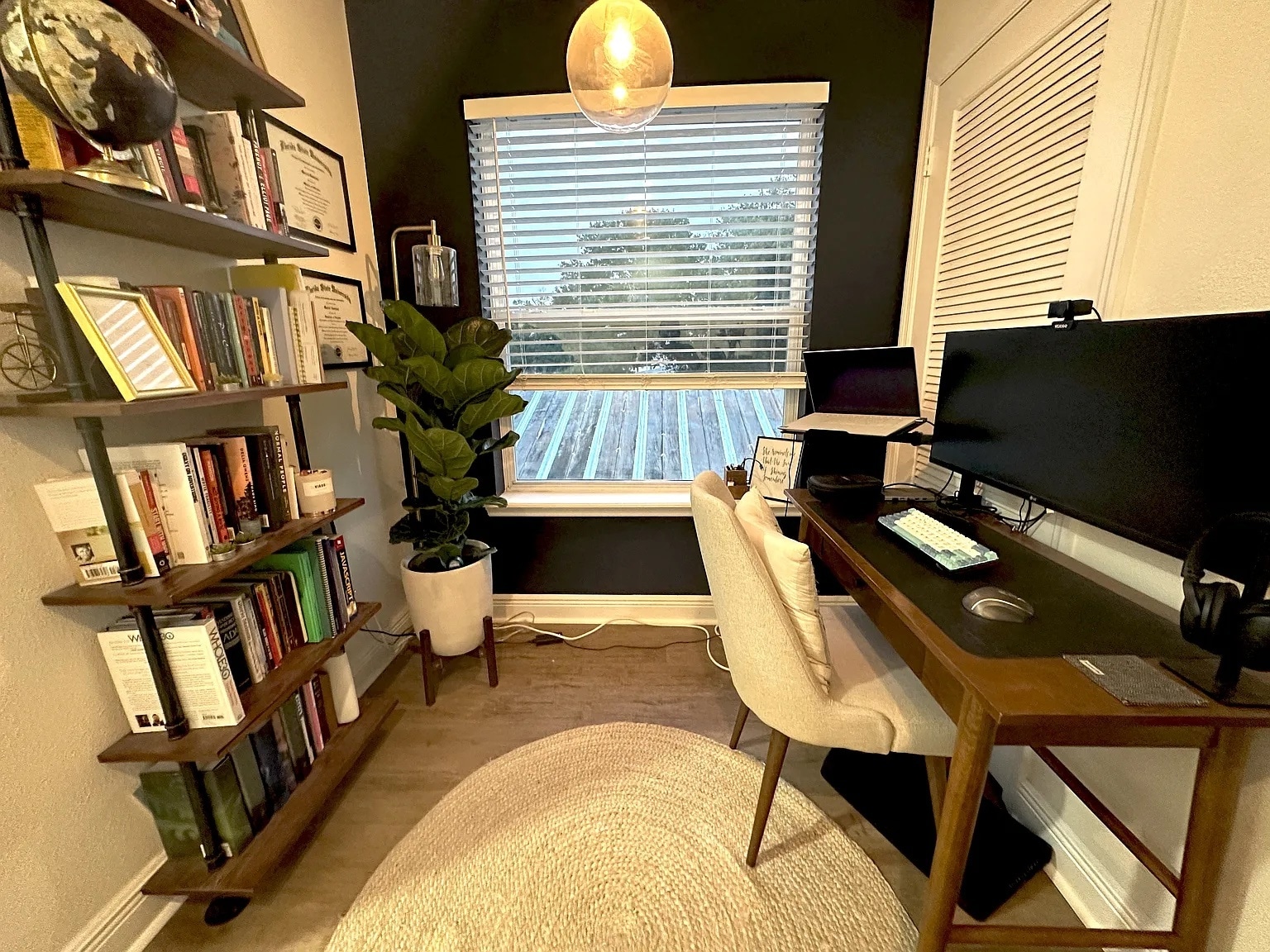 Office Nook - 1736 W Walnut St