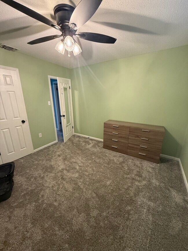 Building Photo - 113 Walz Cir