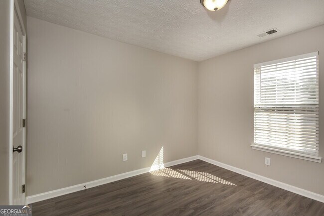 Building Photo - 4949 Lake Park Ln