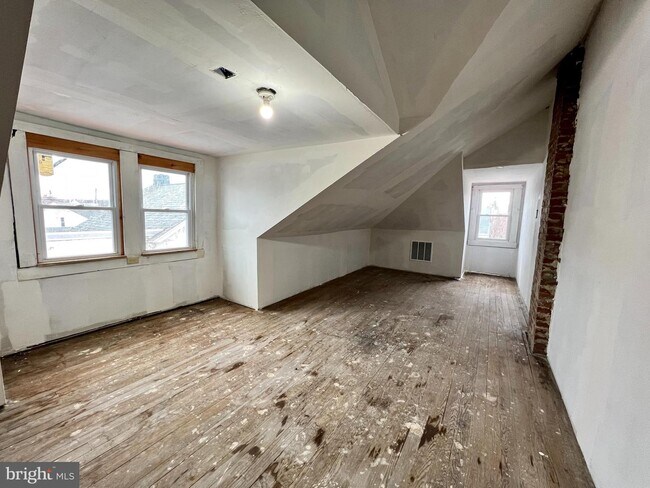 Building Photo - 145 N Nice St