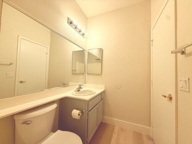 Building Photo - 3bd/2bath Single Story Home!