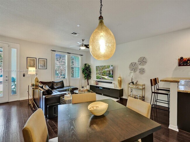 Building Photo - 1144 S Community Dr