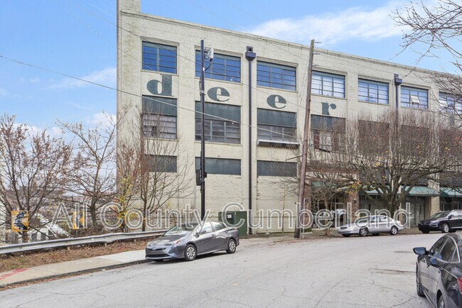 Building Photo - 326 Nelson St SW