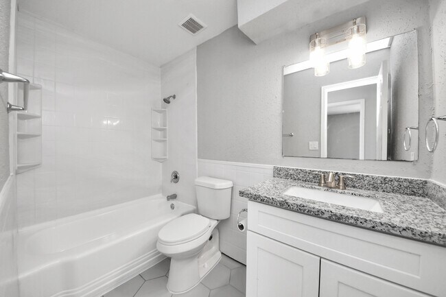 Building Photo - 19734 Oakland Valley Dr