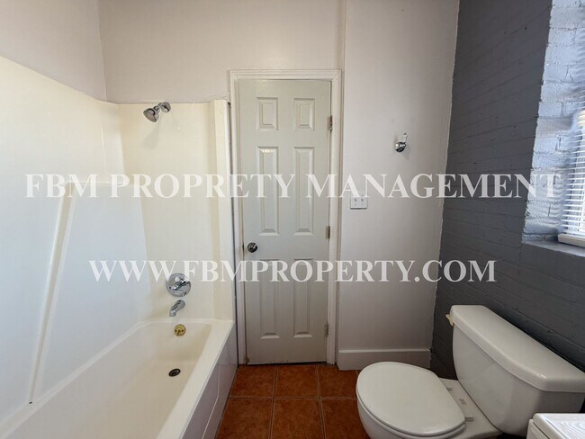 Building Photo - 1300 W Main St