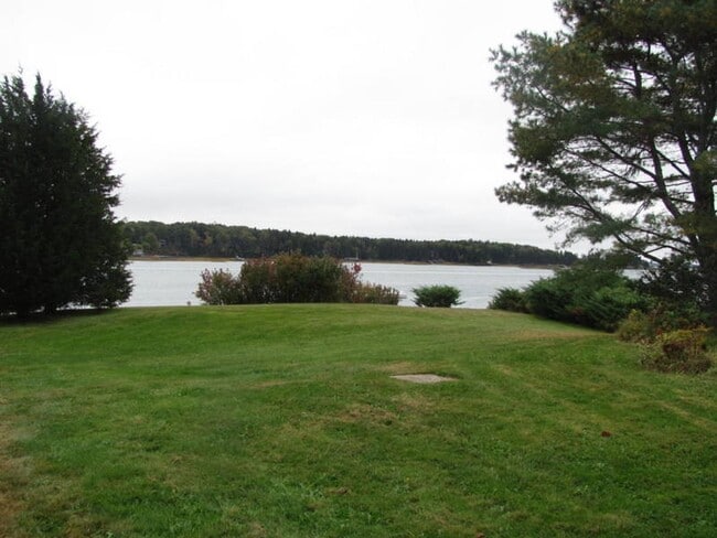 Building Photo - 2BR WATERFRONT OASIS RETREAT Webb Field Rd