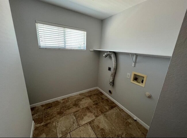 Building Photo - 1628 Anise Dr