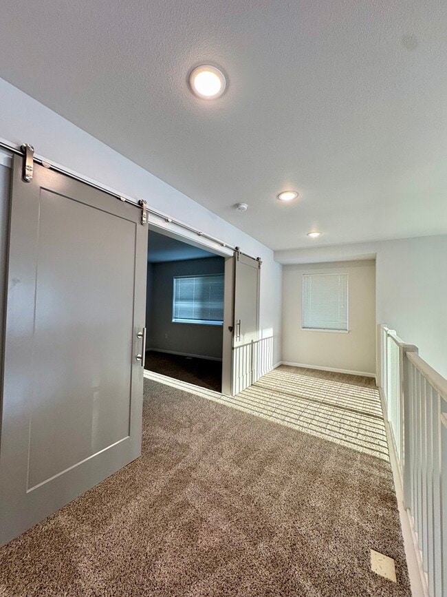 Building Photo - 6 E 12th Ave