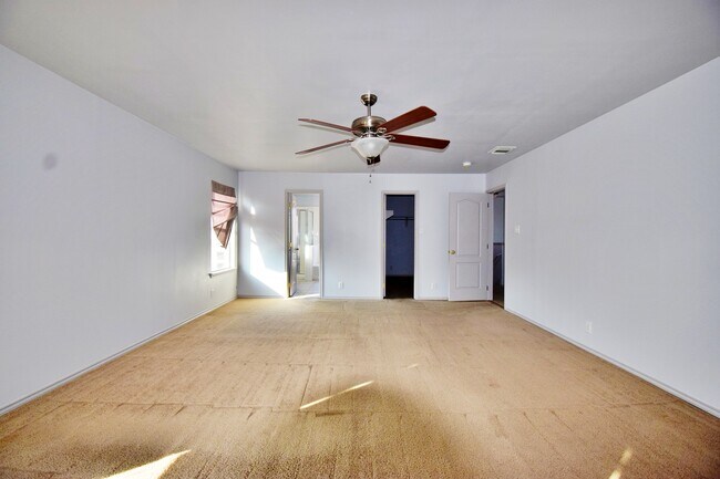 Building Photo - 7013 N 39th St