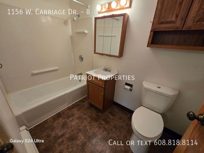 Building Photo - 2 bedroom/ 1 bath apartment in Whitewater, WI