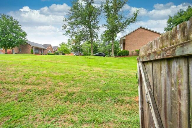 Building Photo - 127 Lakebrink Dr