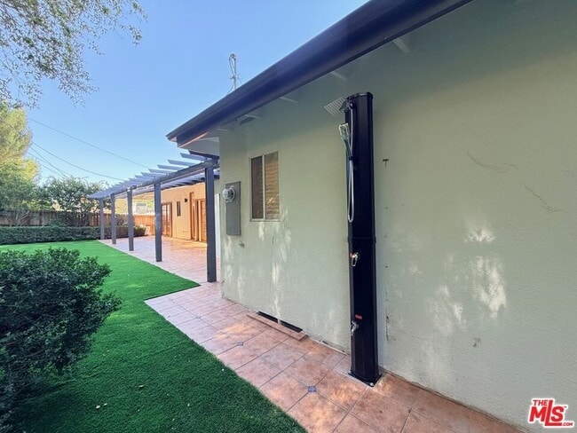 Building Photo - 2000 San Ysidro Dr