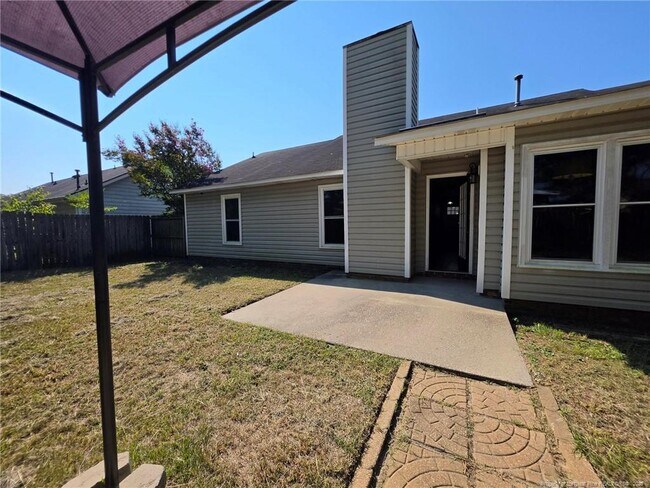 Building Photo - 5004 Paulsun Dr