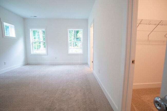 Building Photo - Chatham Park *Like New* Late July availability!
