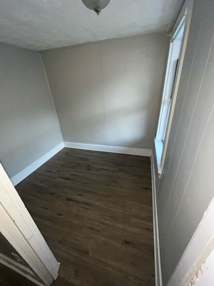 Building Photo - 89 N Main St