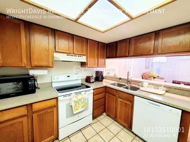 Building Photo - 20 Woodlake Pl