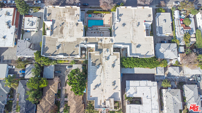 Building Photo - 10861 Moorpark St