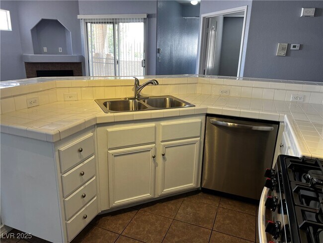 Building Photo - 6905 Cobre Azul Ave