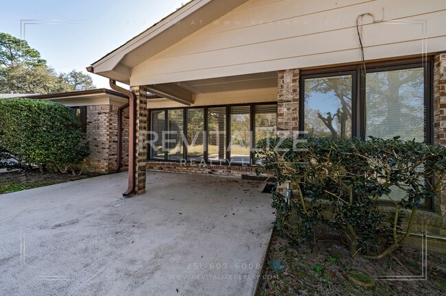 Building Photo - Immaculate 3BR / 2BA Home in Carriage Hills