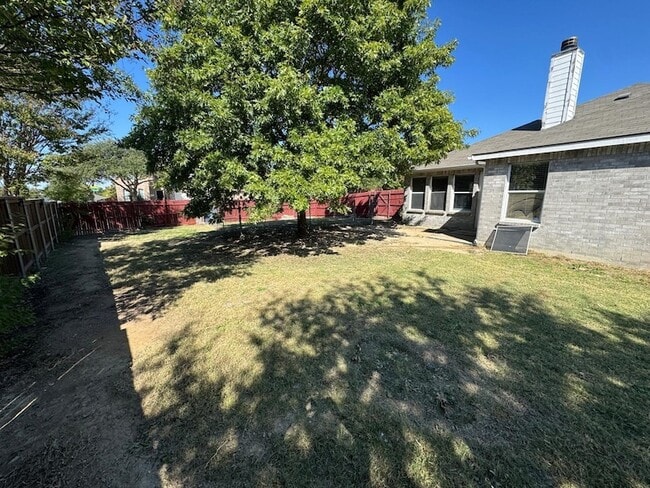 Building Photo - 9205 Lenox Dr