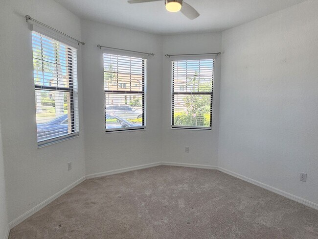 Building Photo - Annual Unfurnished 2 Bedroom 2 Bathroom First Floor Condo with 1 Car Garage in Sarasota National!