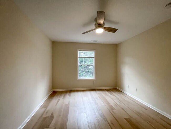 Building Photo - 101 Telfare Ln