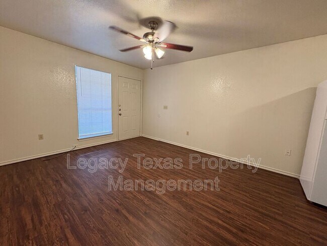 Building Photo - 1112 Williams Ave