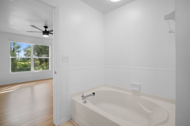 Building Photo - Well maintained Single family home 2 bed 2...