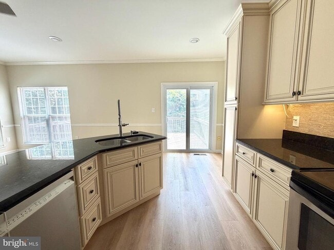Building Photo - 47403 Darkhollow Falls Terrace