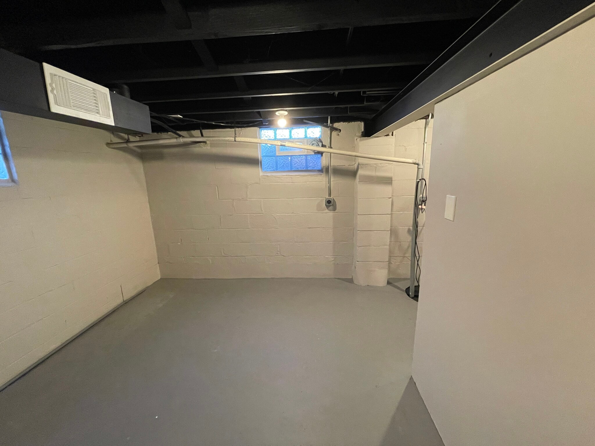 Building Photo - 7725 Bowen Ave