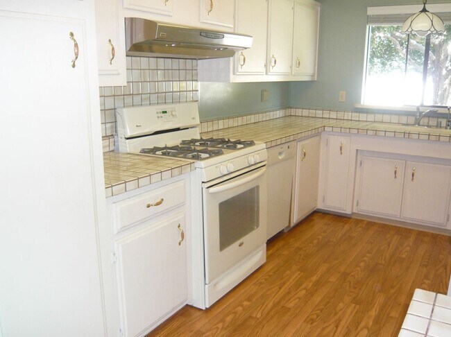 Building Photo - Single Level Home in Gated Community