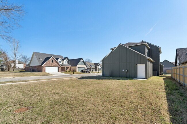 Building Photo - Fully Furnished Home in Broken Arrow