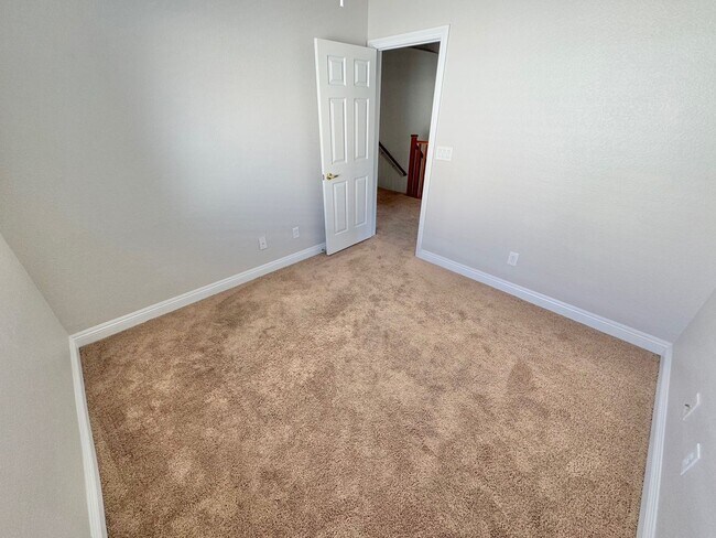 Building Photo - HERE'S THE PERFECT PLACE TO CALL HOME! 3 BEDROOM 2.5 BATHROOM TWO STORY TOWNHOUSE,
